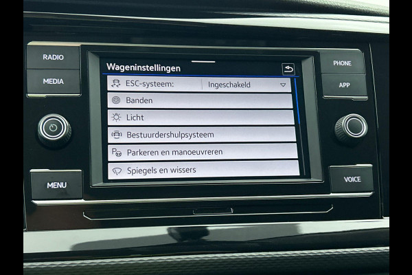 Volkswagen Transporter 2.0 TDI L2H1 Dubbele Cabine Highline Automaat Navigatie Carplay Parkeersensoren Trekhaak Cruise control (Acc) 6-zits Euro6