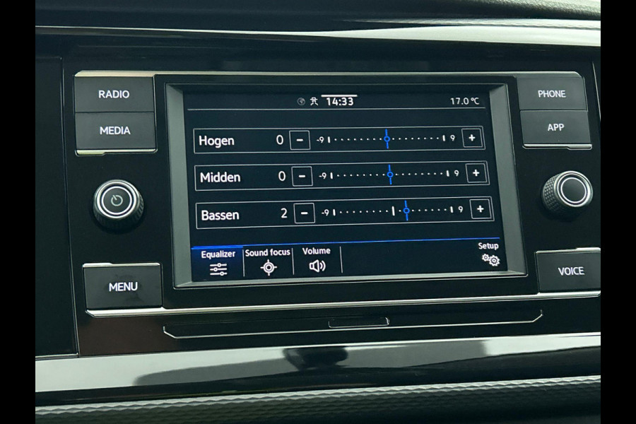 Volkswagen Transporter 2.0 TDI L2H1 Dubbele Cabine Highline Automaat Navigatie Carplay Parkeersensoren Trekhaak Cruise control (Acc) 6-zits Euro6