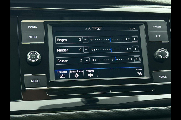 Volkswagen Transporter 2.0 TDI L2H1 Dubbele Cabine Highline Automaat Navigatie Carplay Parkeersensoren Trekhaak Cruise control (Acc) 6-zits Euro6