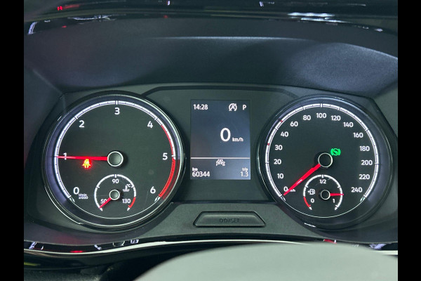 Volkswagen Transporter 2.0 TDI L2H1 Dubbele Cabine Highline Automaat Navigatie Carplay Parkeersensoren Trekhaak Cruise control (Acc) 6-zits Euro6