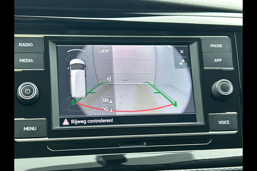 Volkswagen Transporter 2.0 TDI L2H1 Dubbele Cabine Highline Automaat Navigatie Carplay Parkeersensoren Trekhaak Cruise control (Acc) 6-zits Euro6