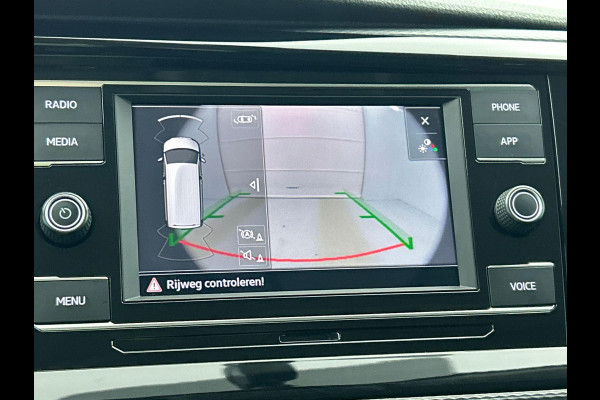 Volkswagen Transporter 2.0 TDI L2H1 Dubbele Cabine Highline Automaat Navigatie Carplay Parkeersensoren Trekhaak Cruise control (Acc) 6-zits Euro6