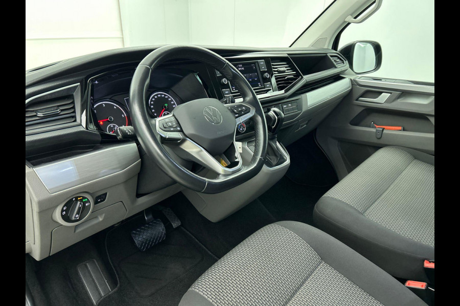 Volkswagen Transporter 2.0 TDI L2H1 Dubbele Cabine Highline Automaat Navigatie Carplay Parkeersensoren Trekhaak Cruise control (Acc) 6-zits Euro6