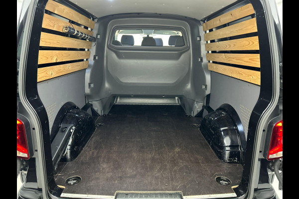 Volkswagen Transporter 2.0 TDI L2H1 Dubbele Cabine Highline Automaat Navigatie Carplay Parkeersensoren Trekhaak Cruise control (Acc) 6-zits Euro6