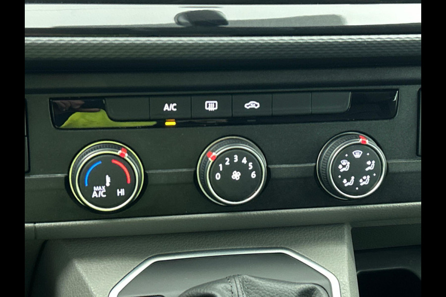 Volkswagen Transporter 2.0 TDI L2H1 Dubbele Cabine Highline Automaat Navigatie Carplay Parkeersensoren Trekhaak Cruise control (Acc) 6-zits Euro6