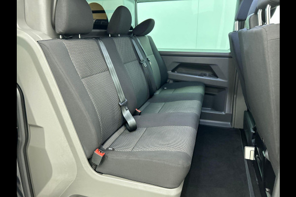 Volkswagen Transporter 2.0 TDI L2H1 Dubbele Cabine Highline Automaat Navigatie Carplay Parkeersensoren Trekhaak Cruise control (Acc) 6-zits Euro6