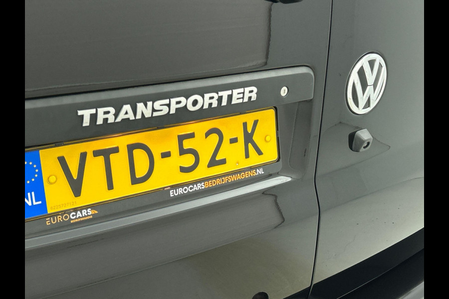 Volkswagen Transporter 2.0 TDI L2H1 Dubbele Cabine Highline Automaat Navigatie Carplay Parkeersensoren Trekhaak Cruise control (Acc) 6-zits Euro6
