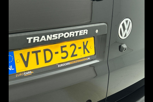 Volkswagen Transporter 2.0 TDI L2H1 Dubbele Cabine Highline Automaat Navigatie Carplay Parkeersensoren Trekhaak Cruise control (Acc) 6-zits Euro6