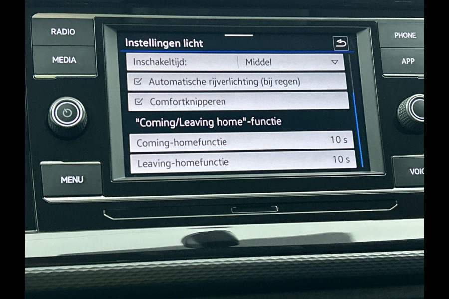 Volkswagen Transporter 2.0 TDI L2H1 Dubbele Cabine Highline Automaat Navigatie Carplay Parkeersensoren Trekhaak Cruise control (Acc) 6-zits Euro6
