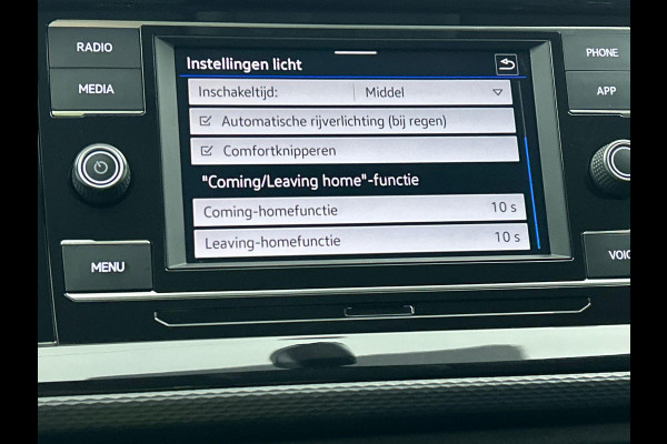 Volkswagen Transporter 2.0 TDI L2H1 Dubbele Cabine Highline Automaat Navigatie Carplay Parkeersensoren Trekhaak Cruise control (Acc) 6-zits Euro6