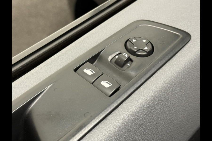 Opel Vivaro 2.0 CDTI L3H1 Edition Dubbele Cabine Airco Bluetooth Navi Trekhaak Opel Vivaro 2.0 CDTI L3H1 Edition Dubbele Cabine Airco Bluetooth Navi Trekhaak