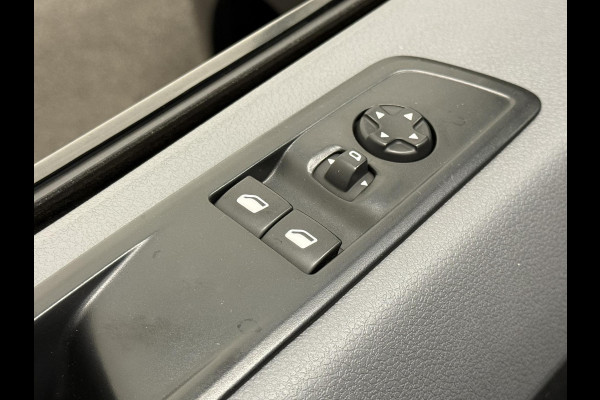 Opel Vivaro 2.0 CDTI L3H1 Edition Dubbele Cabine Airco Bluetooth Navi Trekhaak Opel Vivaro 2.0 CDTI L3H1 Edition Dubbele Cabine Airco Bluetooth Navi Trekhaak
