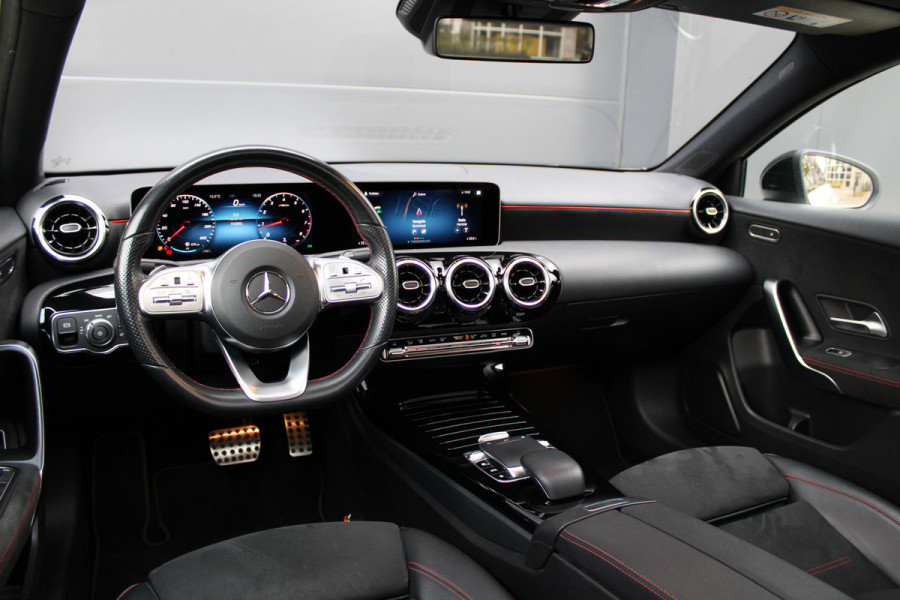 Mercedes-Benz A-Klasse 180 Business Solution AMG | NAP | PANO/SCHUIFDAK | AMG-LINE | ALARM KLASSE 3 | CAMERA |