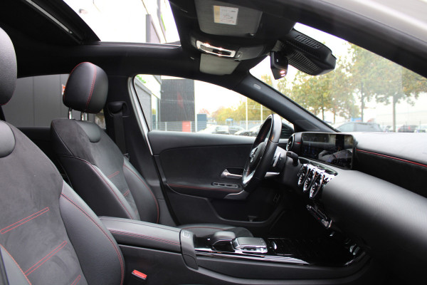 Mercedes-Benz A-Klasse 180 Business Solution AMG | NAP | PANO/SCHUIFDAK | AMG-LINE | ALARM KLASSE 3 | CAMERA |