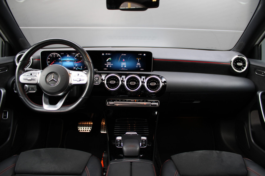 Mercedes-Benz A-Klasse 180 Business Solution AMG | NAP | PANO/SCHUIFDAK | AMG-LINE | ALARM KLASSE 3 | CAMERA |