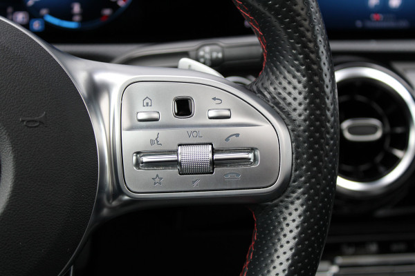 Mercedes-Benz A-Klasse 180 Business Solution AMG | NAP | PANO/SCHUIFDAK | AMG-LINE | ALARM KLASSE 3 | CAMERA |