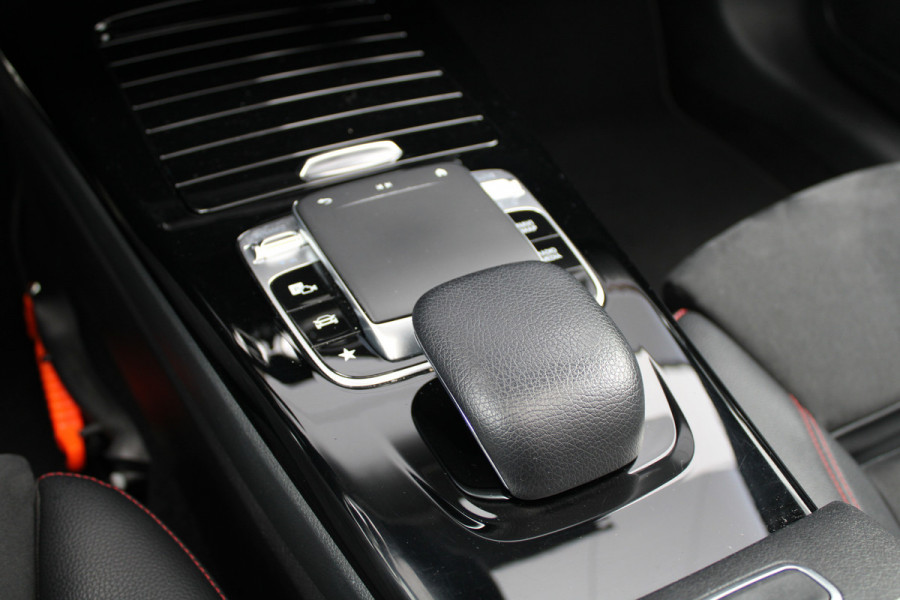 Mercedes-Benz A-Klasse 180 Business Solution AMG | NAP | PANO/SCHUIFDAK | AMG-LINE | ALARM KLASSE 3 | CAMERA |