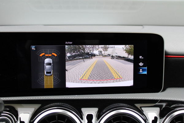 Mercedes-Benz A-Klasse 180 Business Solution AMG | NAP | PANO/SCHUIFDAK | AMG-LINE | ALARM KLASSE 3 | CAMERA |