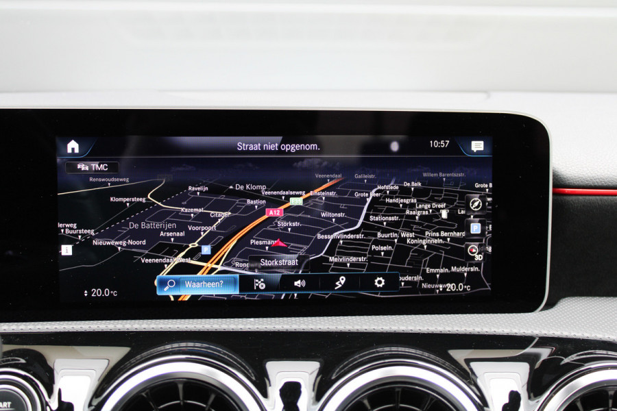 Mercedes-Benz A-Klasse 180 Business Solution AMG | NAP | PANO/SCHUIFDAK | AMG-LINE | ALARM KLASSE 3 | CAMERA |