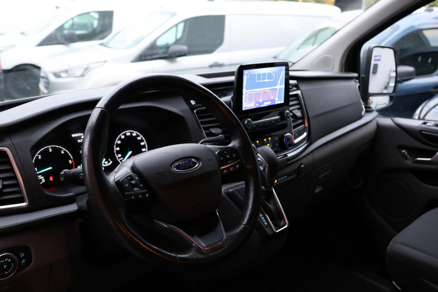 Ford Transit Custom 300 2.0 TDCI L2H1 170 PK Limited DC | B-Xenon | Blind Spot | CarPlay | Camera | Navigatie | Stoelverwarming | Trekhaak | L+R Schuifdeur | PDC V+A | MF Stuur | Dubbel cabine | 5-Zitter | Nieuwe APK | NAP Logisch