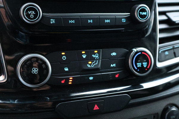 Ford Transit Custom 300 2.0 TDCI L2H1 170 PK Limited DC | B-Xenon | Blind Spot | CarPlay | Camera | Navigatie | Stoelverwarming | Trekhaak | L+R Schuifdeur | PDC V+A | MF Stuur | Dubbel cabine | 5-Zitter | Nieuwe APK | NAP Logisch