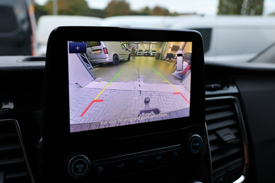 Ford Transit Custom 300 2.0 TDCI L2H1 170 PK Limited DC | B-Xenon | Blind Spot | CarPlay | Camera | Navigatie | Stoelverwarming | Trekhaak | L+R Schuifdeur | PDC V+A | MF Stuur | Dubbel cabine | 5-Zitter | Nieuwe APK | NAP Logisch