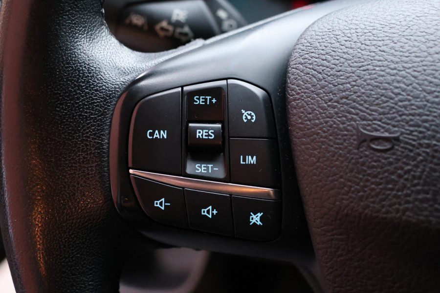 Ford Transit Custom 300 2.0 TDCI L2H1 170 PK Limited DC | B-Xenon | Blind Spot | CarPlay | Camera | Navigatie | Stoelverwarming | Trekhaak | L+R Schuifdeur | PDC V+A | MF Stuur | Dubbel cabine | 5-Zitter | Nieuwe APK | NAP Logisch