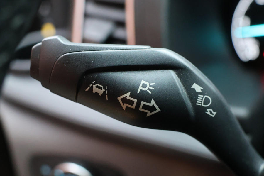Ford Transit Custom 300 2.0 TDCI L2H1 170 PK Limited DC | B-Xenon | Blind Spot | CarPlay | Camera | Navigatie | Stoelverwarming | Trekhaak | L+R Schuifdeur | PDC V+A | MF Stuur | Dubbel cabine | 5-Zitter | Nieuwe APK | NAP Logisch