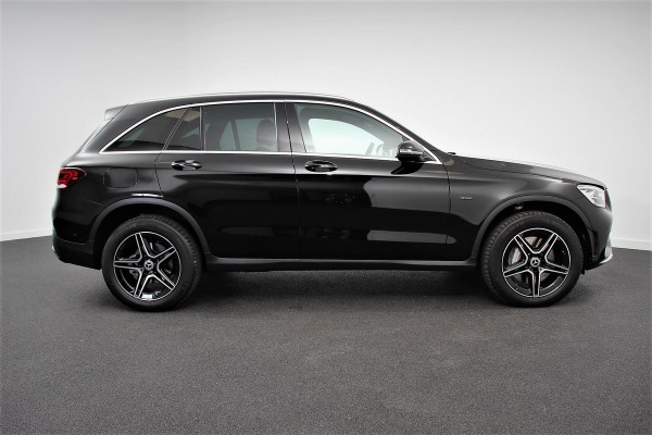 Mercedes-Benz GLC 300e 4MATIC Business Solution AMG | Navigatie | Camera | Climate control  | Lichtmetalen Velgen | DAB | Electrisch bedienbare achterklep | Rij assistent pakket | Extra Getint Glas