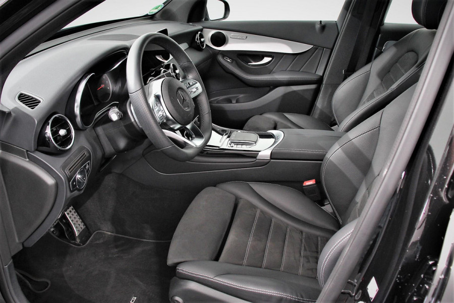 Mercedes-Benz GLC 300e 4MATIC Business Solution AMG | Navigatie | Camera | Climate control  | Lichtmetalen Velgen | DAB | Electrisch bedienbare achterklep | Rij assistent pakket | Extra Getint Glas
