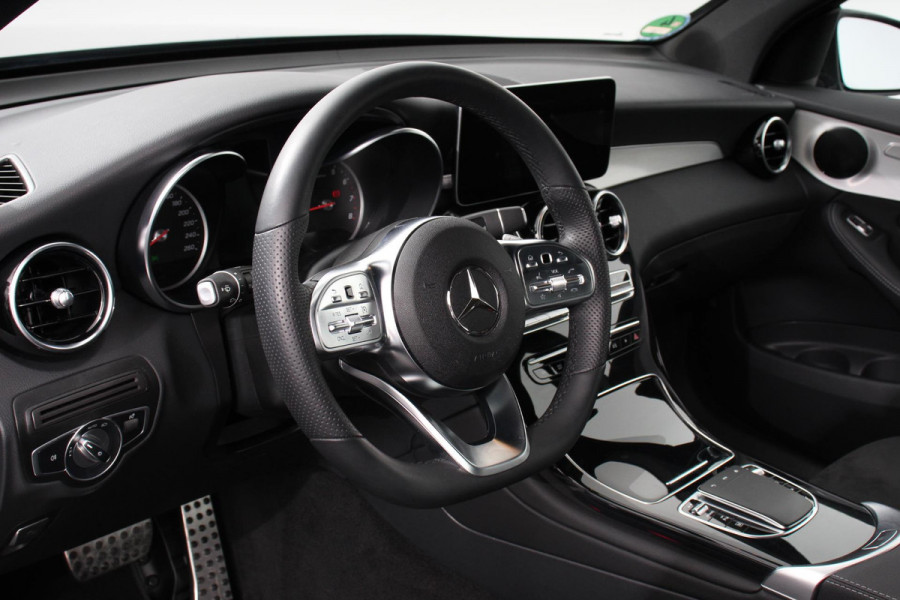 Mercedes-Benz GLC 300e 4MATIC Business Solution AMG | Navigatie | Camera | Climate control  | Lichtmetalen Velgen | DAB | Electrisch bedienbare achterklep | Rij assistent pakket | Extra Getint Glas