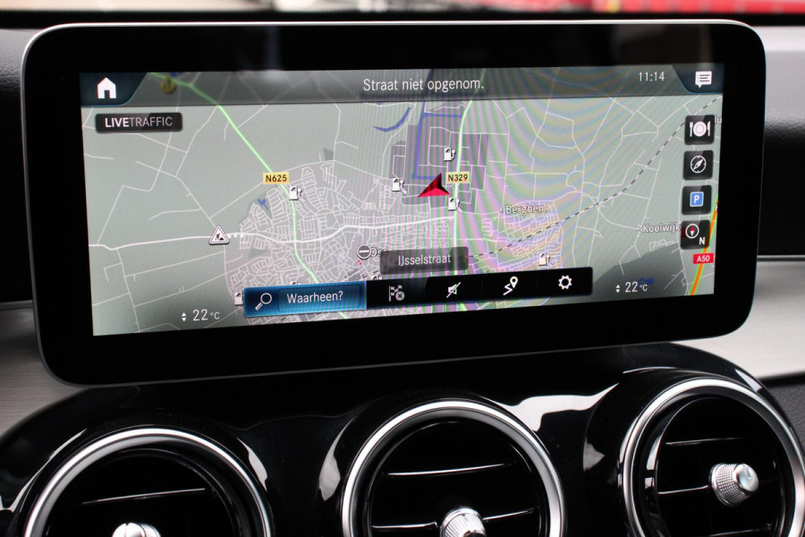 Mercedes-Benz GLC 300e 4MATIC Business Solution AMG | Navigatie | Camera | Climate control  | Lichtmetalen Velgen | DAB | Electrisch bedienbare achterklep | Rij assistent pakket | Extra Getint Glas
