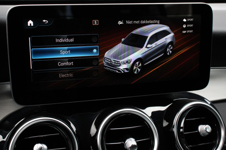 Mercedes-Benz GLC 300e 4MATIC Business Solution AMG | Navigatie | Camera | Climate control  | Lichtmetalen Velgen | DAB | Electrisch bedienbare achterklep | Rij assistent pakket | Extra Getint Glas