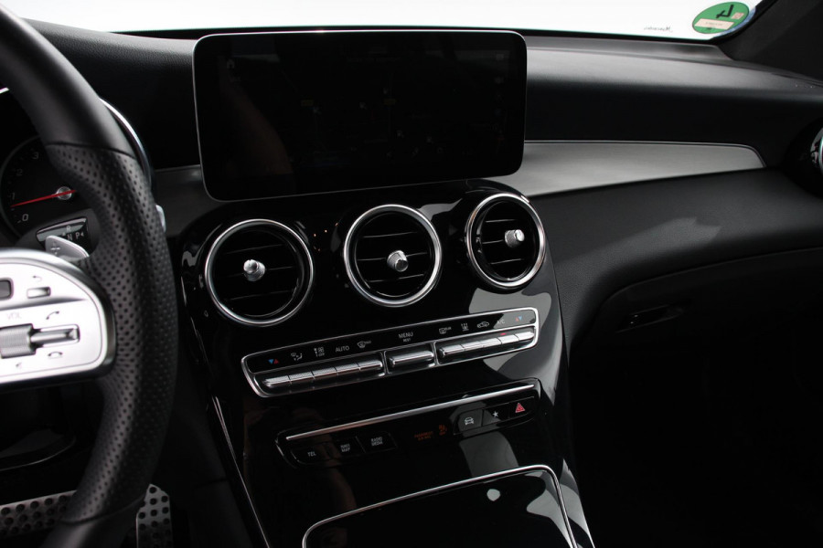 Mercedes-Benz GLC 300e 4MATIC Business Solution AMG | Navigatie | Camera | Climate control  | Lichtmetalen Velgen | DAB | Electrisch bedienbare achterklep | Rij assistent pakket | Extra Getint Glas