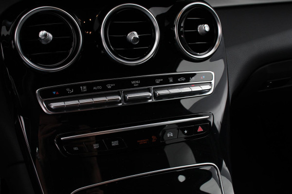 Mercedes-Benz GLC 300e 4MATIC Business Solution AMG | Navigatie | Camera | Climate control  | Lichtmetalen Velgen | DAB | Electrisch bedienbare achterklep | Rij assistent pakket | Extra Getint Glas
