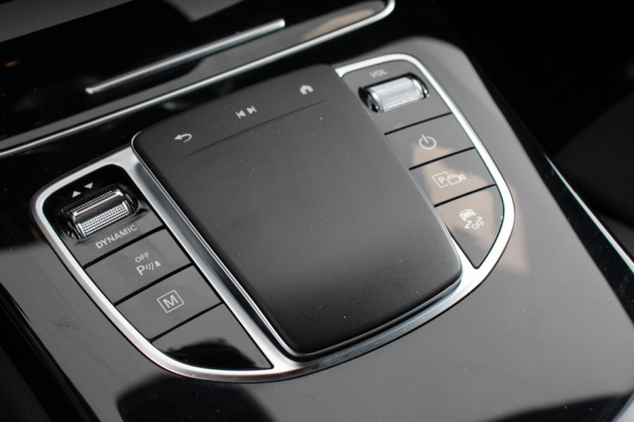 Mercedes-Benz GLC 300e 4MATIC Business Solution AMG | Navigatie | Camera | Climate control  | Lichtmetalen Velgen | DAB | Electrisch bedienbare achterklep | Rij assistent pakket | Extra Getint Glas