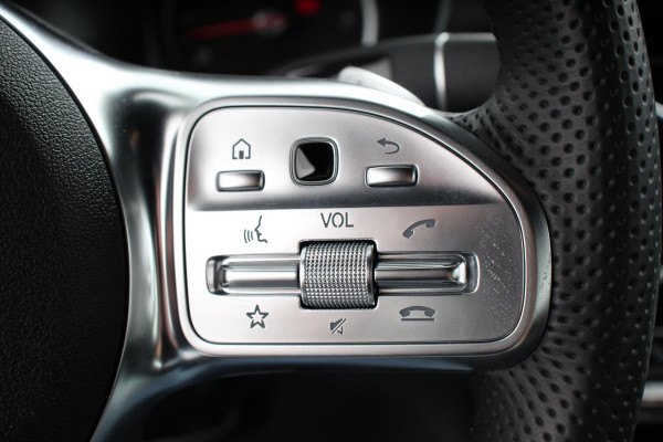 Mercedes-Benz GLC 300e 4MATIC Business Solution AMG | Navigatie | Camera | Climate control  | Lichtmetalen Velgen | DAB | Electrisch bedienbare achterklep | Rij assistent pakket | Extra Getint Glas
