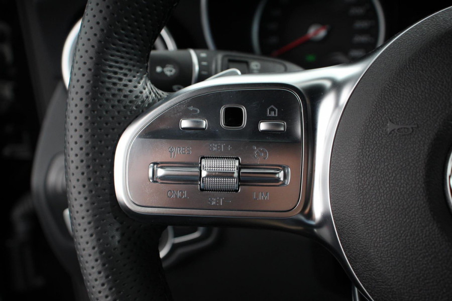 Mercedes-Benz GLC 300e 4MATIC Business Solution AMG | Navigatie | Camera | Climate control  | Lichtmetalen Velgen | DAB | Electrisch bedienbare achterklep | Rij assistent pakket | Extra Getint Glas