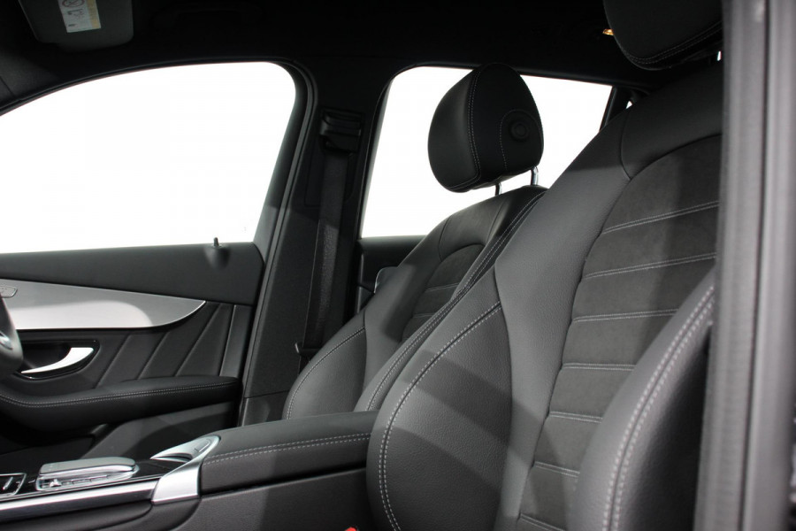 Mercedes-Benz GLC 300e 4MATIC Business Solution AMG | Navigatie | Camera | Climate control  | Lichtmetalen Velgen | DAB | Electrisch bedienbare achterklep | Rij assistent pakket | Extra Getint Glas