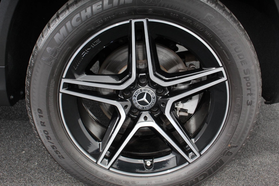 Mercedes-Benz GLC 300e 4MATIC Business Solution AMG | Navigatie | Camera | Climate control  | Lichtmetalen Velgen | DAB | Electrisch bedienbare achterklep | Rij assistent pakket | Extra Getint Glas