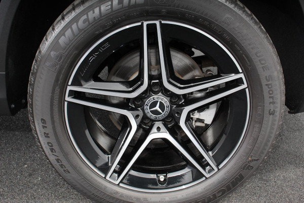 Mercedes-Benz GLC 300e 4MATIC Business Solution AMG | Navigatie | Camera | Climate control  | Lichtmetalen Velgen | DAB | Electrisch bedienbare achterklep | Rij assistent pakket | Extra Getint Glas