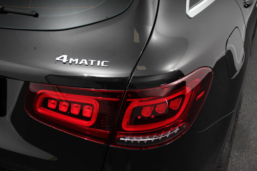 Mercedes-Benz GLC 300e 4MATIC Business Solution AMG | Navigatie | Camera | Climate control  | Lichtmetalen Velgen | DAB | Electrisch bedienbare achterklep | Rij assistent pakket | Extra Getint Glas