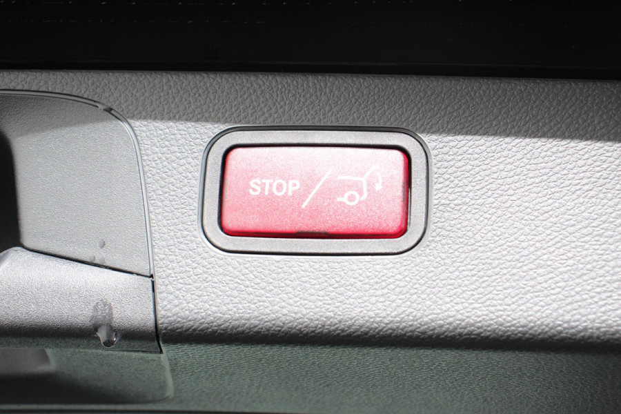 Mercedes-Benz GLC 300e 4MATIC Business Solution AMG | Navigatie | Camera | Climate control  | Lichtmetalen Velgen | DAB | Electrisch bedienbare achterklep | Rij assistent pakket | Extra Getint Glas