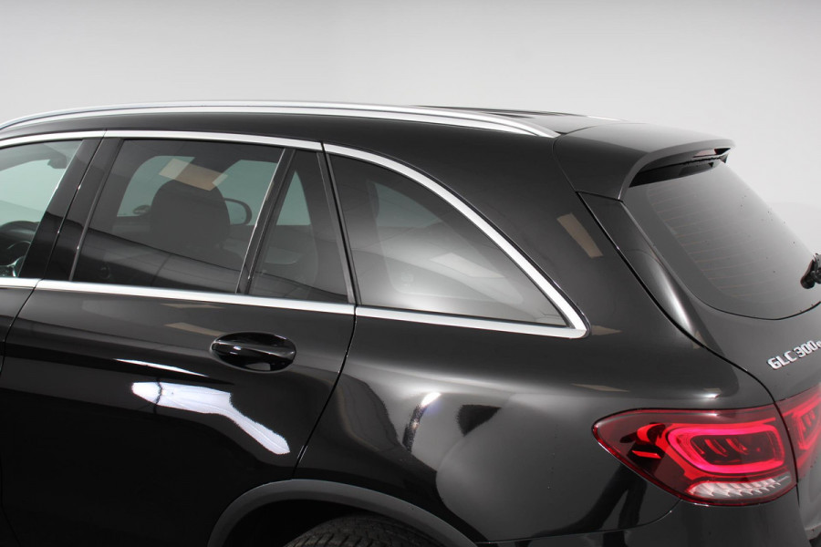 Mercedes-Benz GLC 300e 4MATIC Business Solution AMG | Navigatie | Camera | Climate control  | Lichtmetalen Velgen | DAB | Electrisch bedienbare achterklep | Rij assistent pakket | Extra Getint Glas