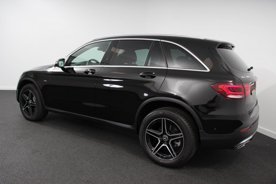 Mercedes-Benz GLC 300e 4MATIC Business Solution AMG | Navigatie | Camera | Climate control  | Lichtmetalen Velgen | DAB | Electrisch bedienbare achterklep | Rij assistent pakket | Extra Getint Glas