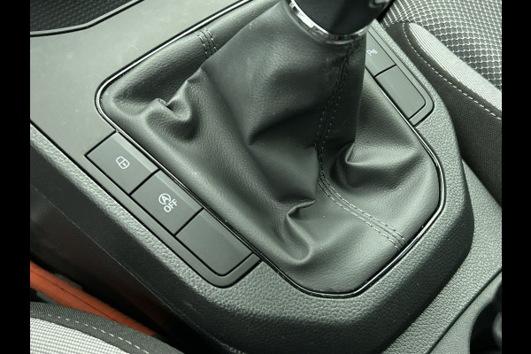 Seat Ibiza 1.0 TSI Style Business Intense (CAMERA, CARPLAY, 1e EIGENAAR, GOED ONDERHOUDEN) Seat Ibiza 1.0 TSI Style Business Intense (CAMERA, CARPLAY, 1e EIGENAAR, GOED ONDERHOUDEN)