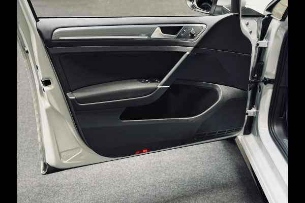 Volkswagen GOLF Variant 1.5 TSI Highline R-Line 2x | Panorama | Camera | Virtual Volkswagen GOLF Variant 1.5 TSI Highline R-Line 2x | Panorama | Camera | Virtual