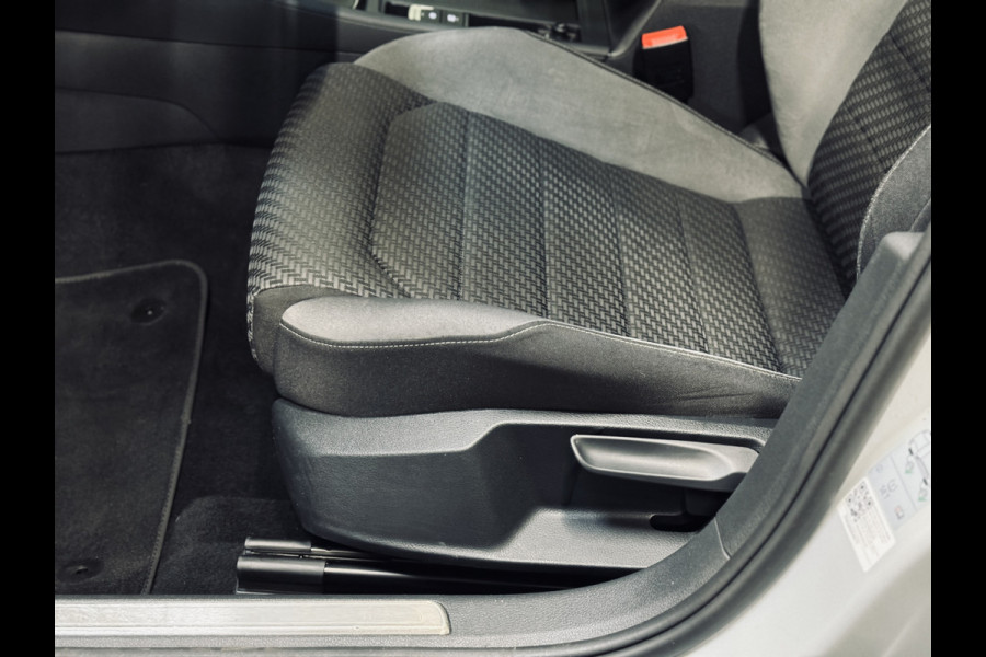 Volkswagen GOLF Variant 1.5 TSI Highline R-Line 2x | Panorama | Camera | Virtual Volkswagen GOLF Variant 1.5 TSI Highline R-Line 2x | Panorama | Camera | Virtual