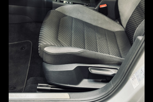 Volkswagen GOLF Variant 1.5 TSI Highline R-Line 2x | Panorama | Camera | Virtual Volkswagen GOLF Variant 1.5 TSI Highline R-Line 2x | Panorama | Camera | Virtual
