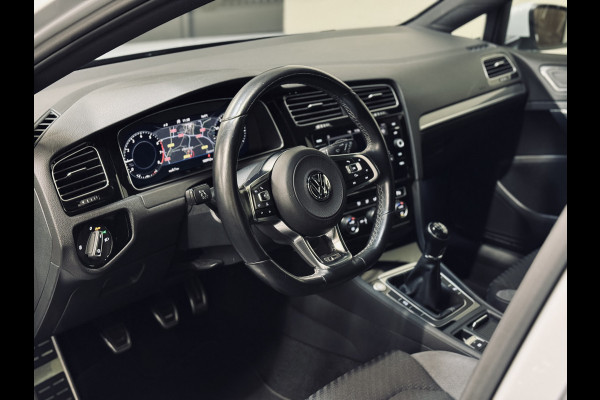 Volkswagen GOLF Variant 1.5 TSI Highline R-Line 2x | Panorama | Camera | Virtual Volkswagen GOLF Variant 1.5 TSI Highline R-Line 2x | Panorama | Camera | Virtual